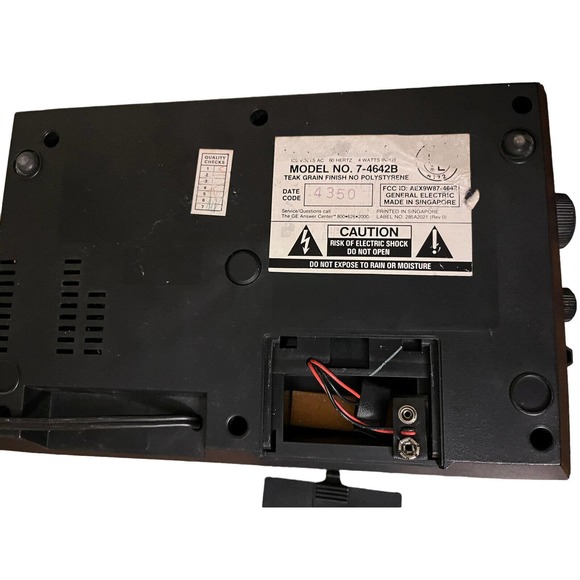 Vintage General Electric GE Alarm Clock Radio Model 7-4642B - Picture 4 of 10